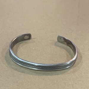 Therapy bracelet